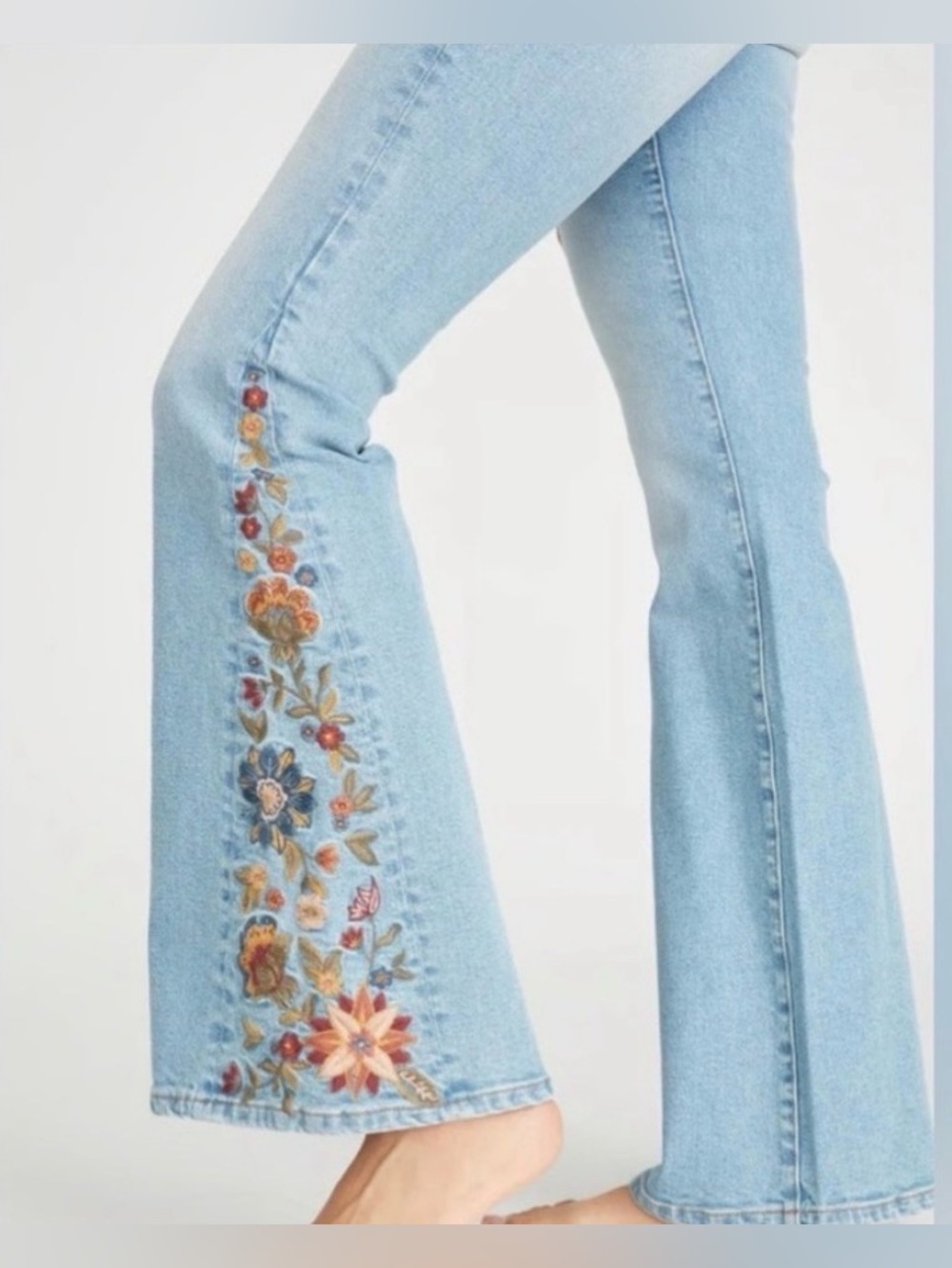 Driftwood- Farrah Flare Zen Garden Embroidered Flare Jeans - size 30